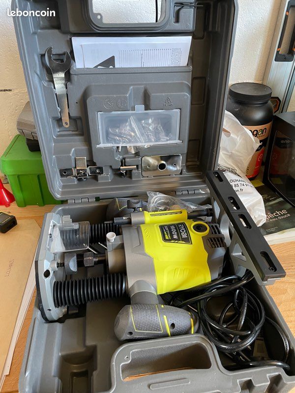 Location outil Défonceuse à bois électrique Ryobi près de Champigny-sur-Marne